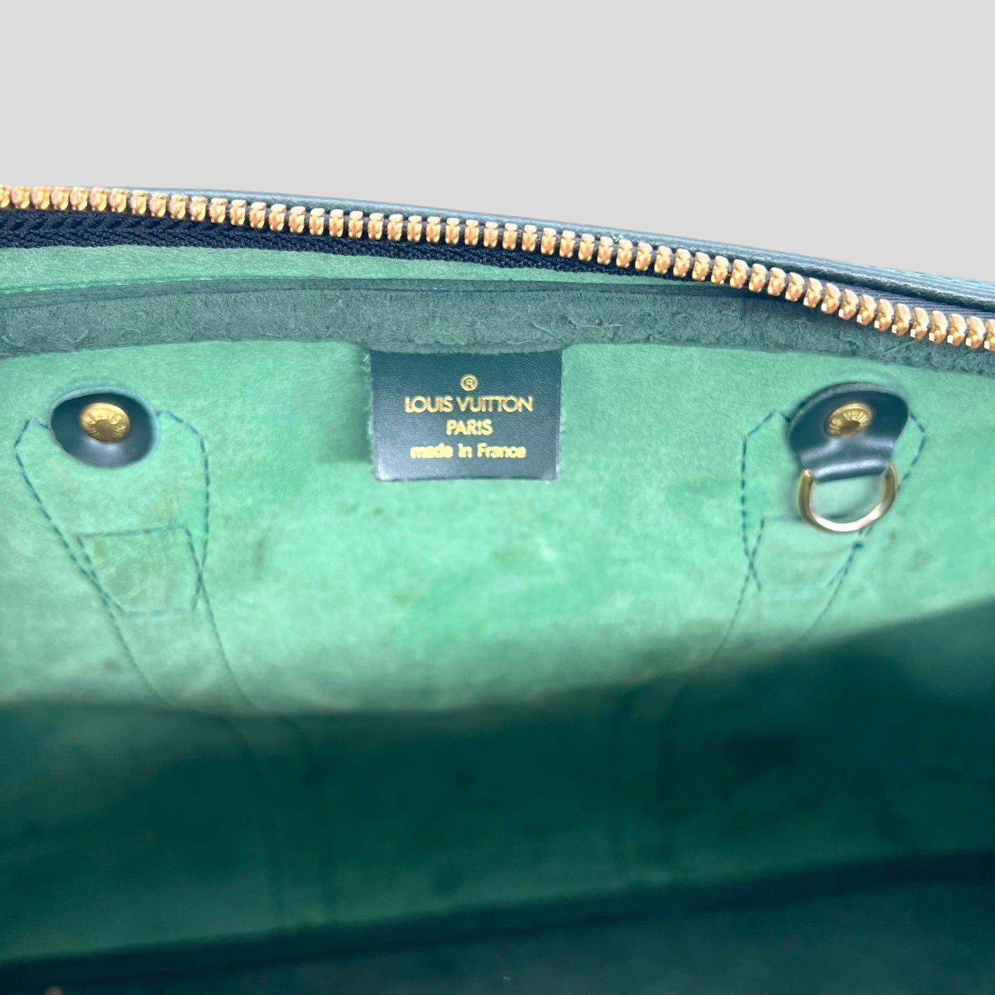 Louis Vuitton Kendall PM Taiga