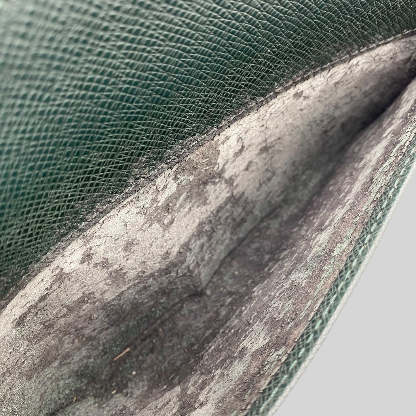 Louis Vuitton Taiga Baikal