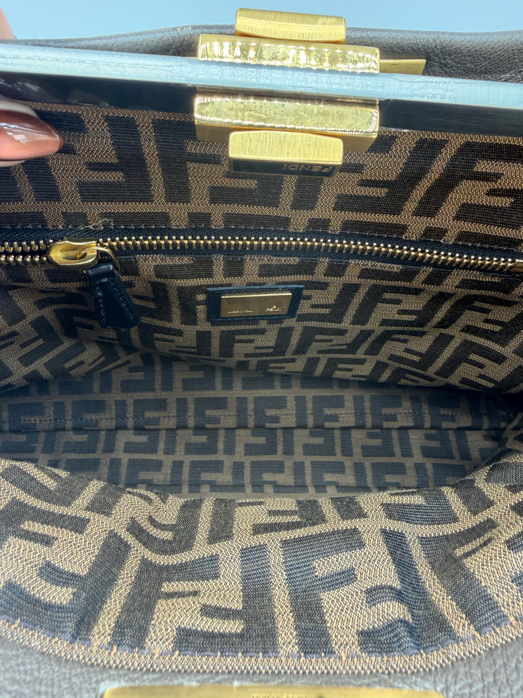 FENDI PEEKABOO L