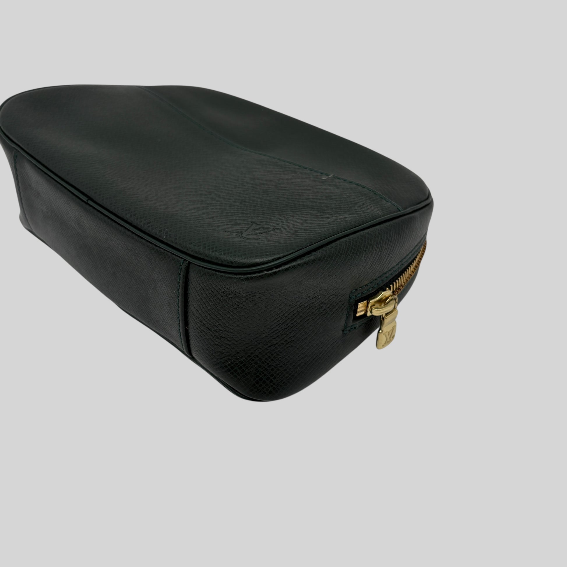 Louis Vuitton Taiga Pouch