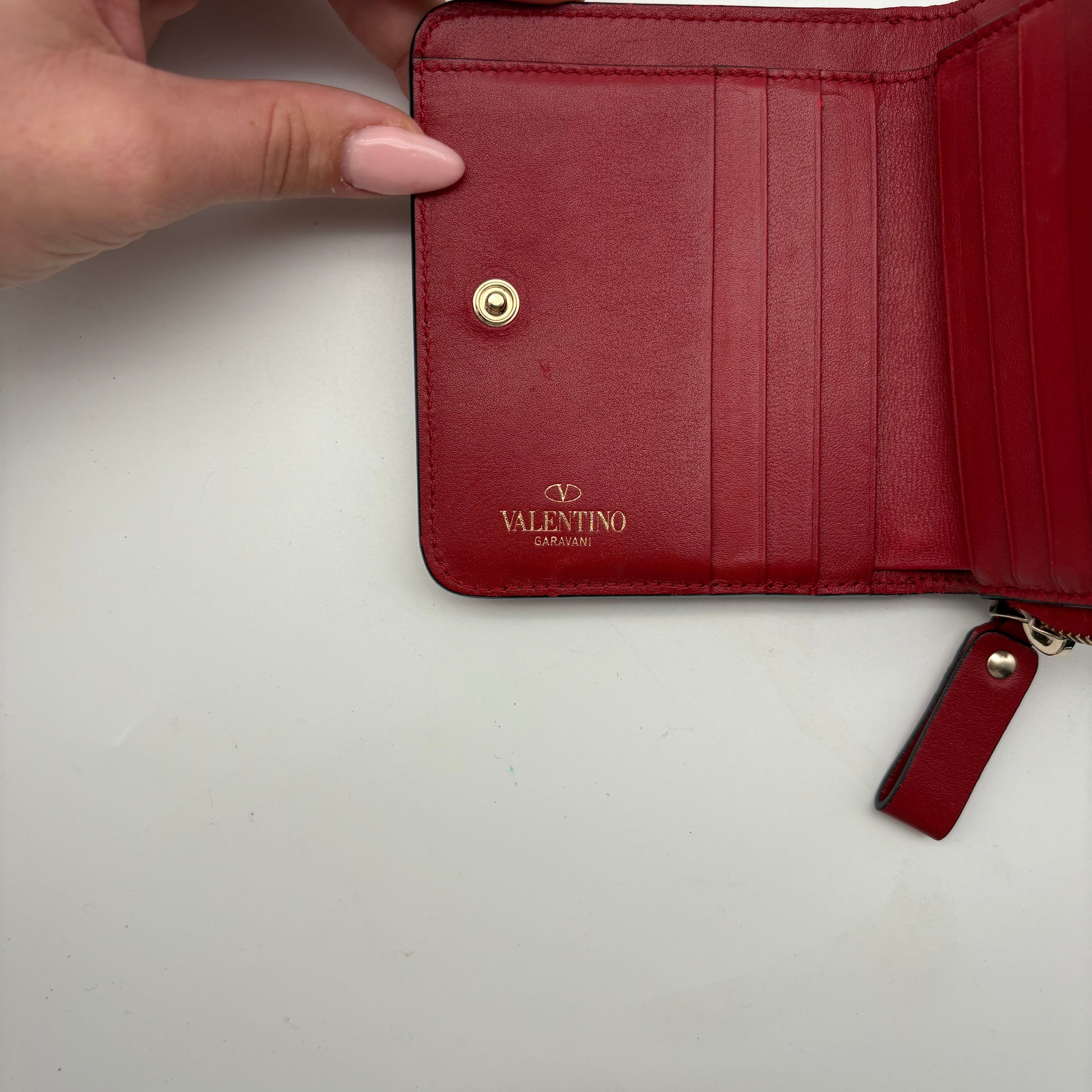 Valentino Compact