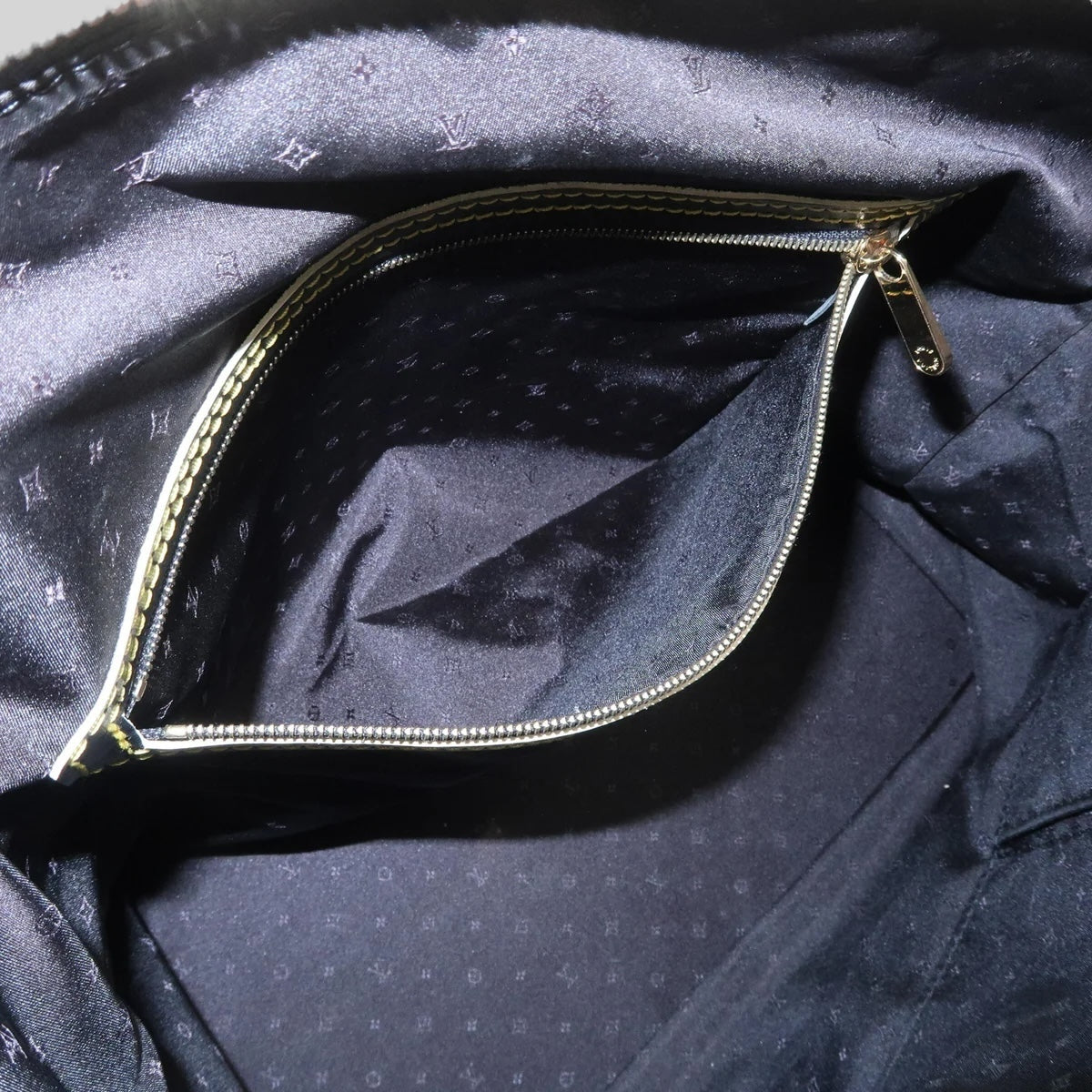 Louis Vuitton Suhari Lock It