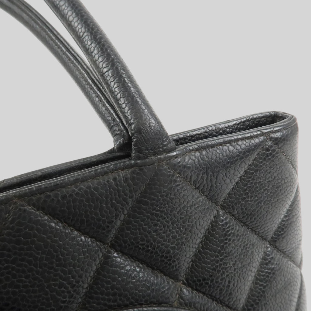 Chanel Coco Médaillon