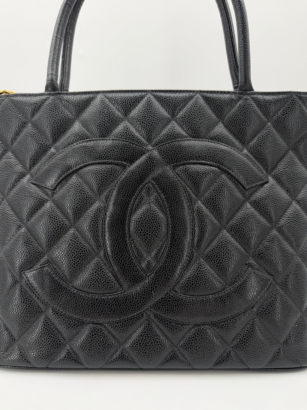 CHANEL MEDAILLON