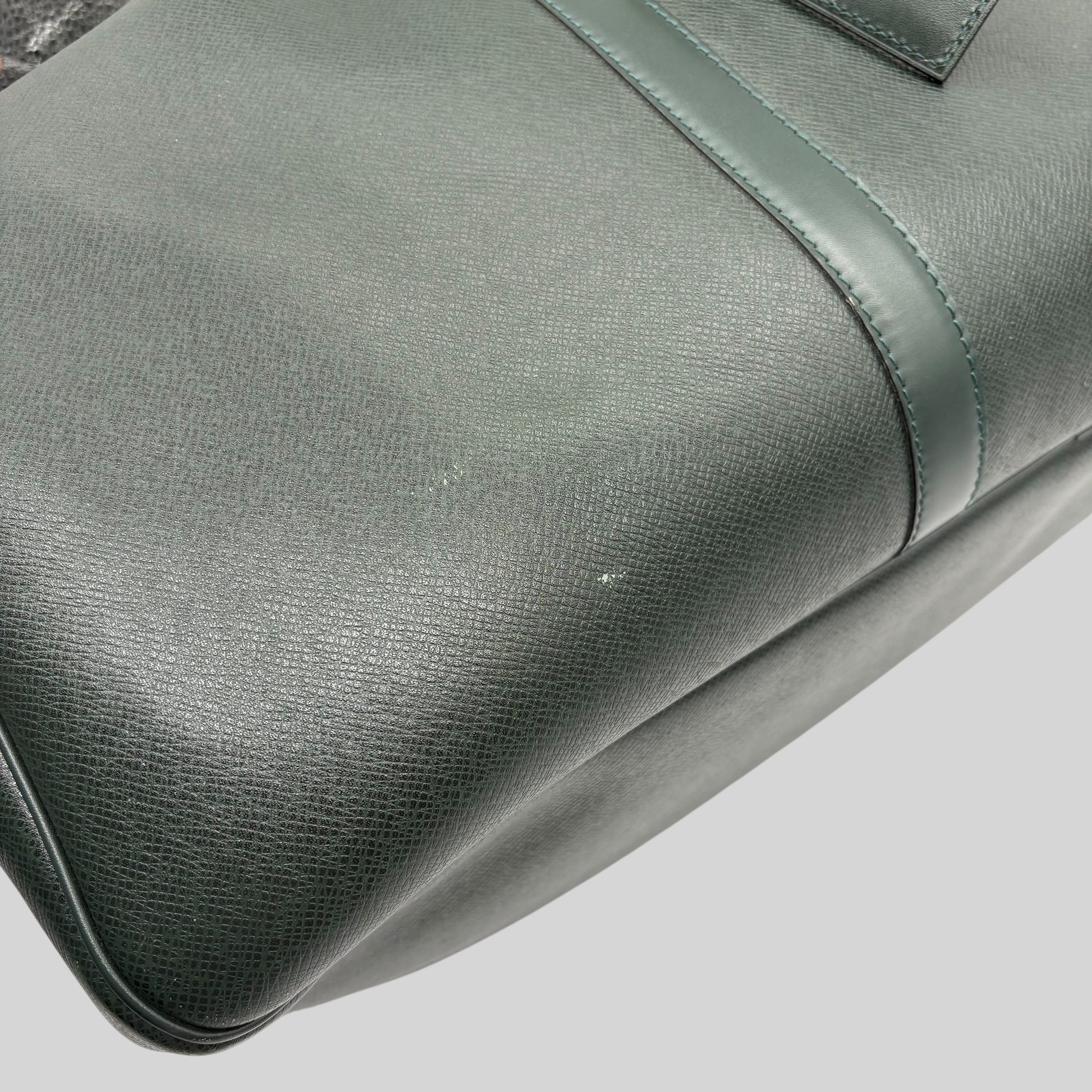 Louis Vuitton Kendall Taiga