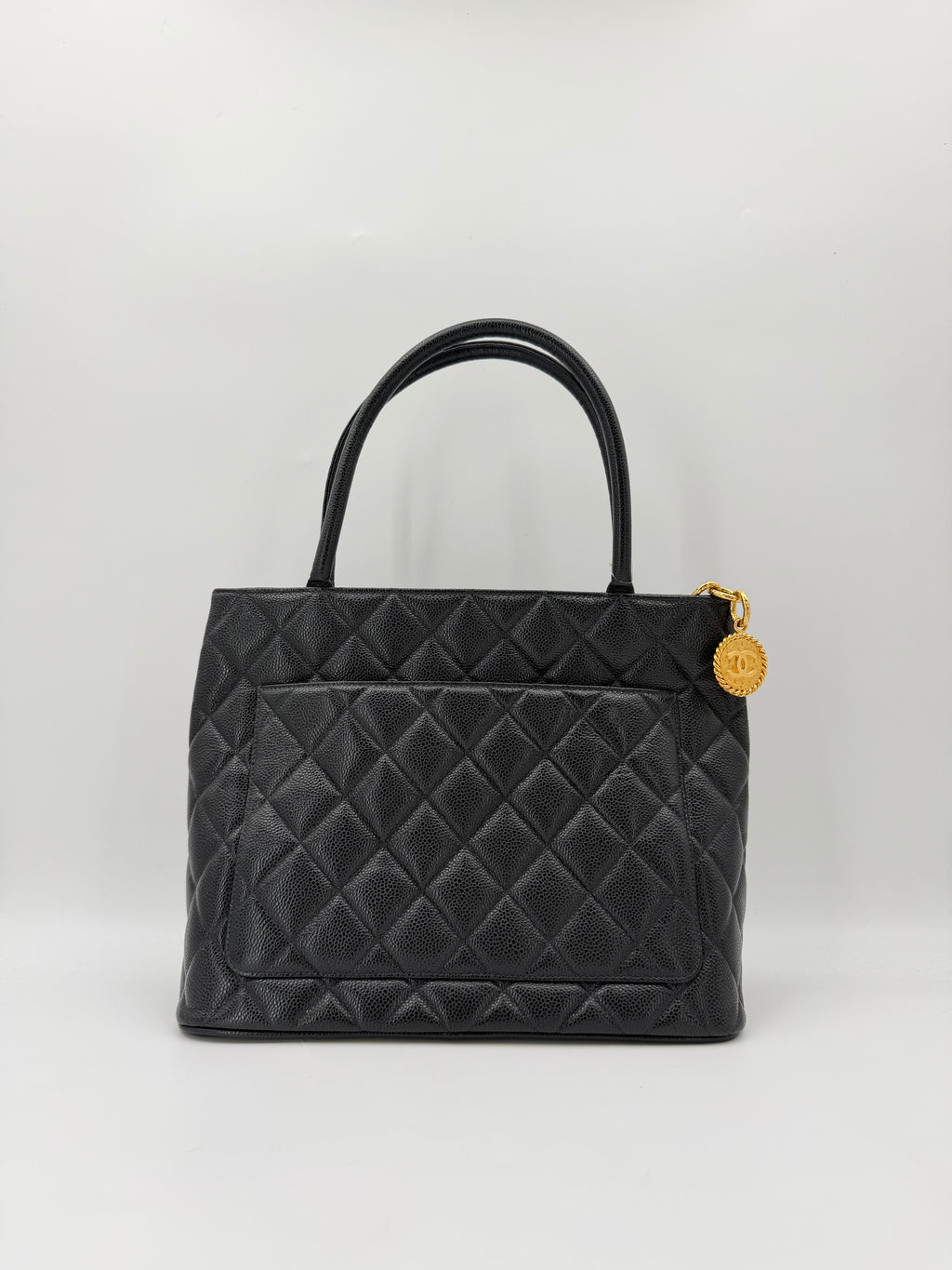 CHANEL MEDAILLON