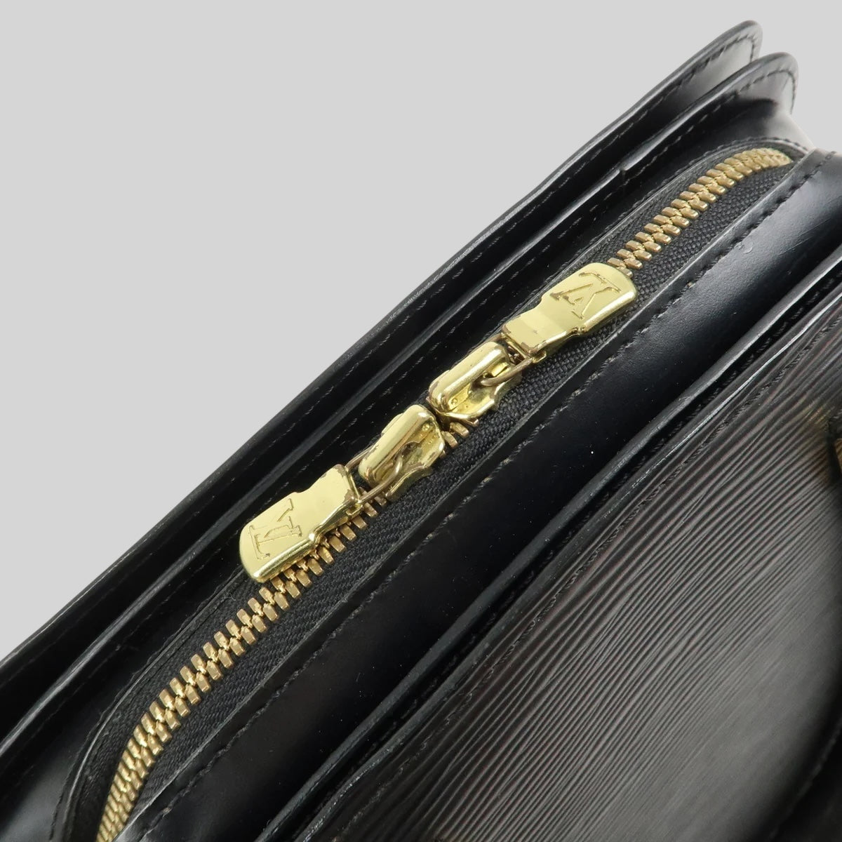 Louis Vuitton Pont-Neuf