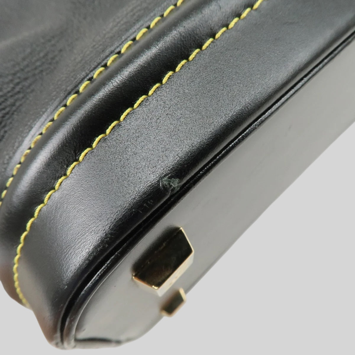 Louis Vuitton Suhari Lock It