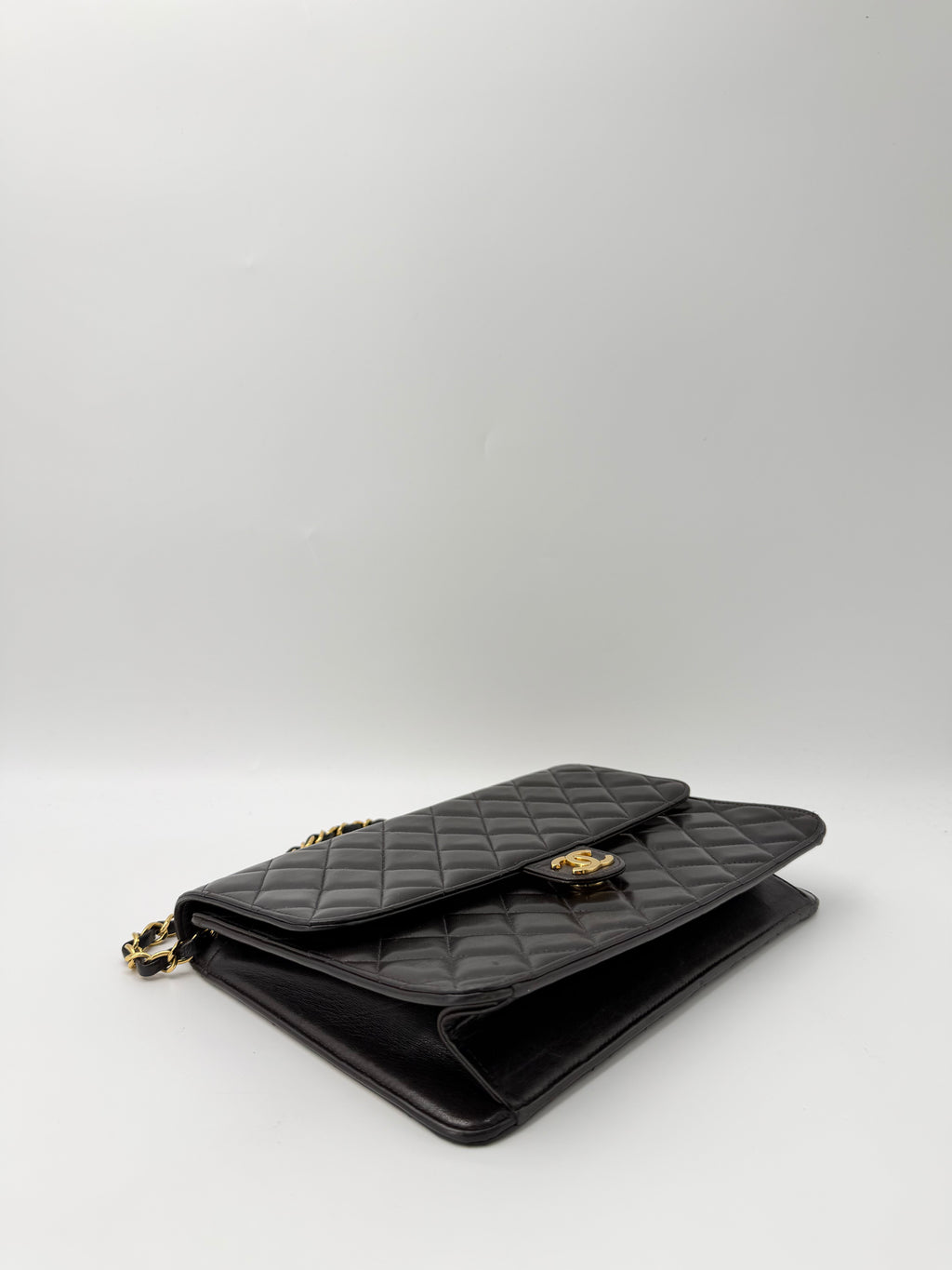 CHANEL CLASSIC FLAP