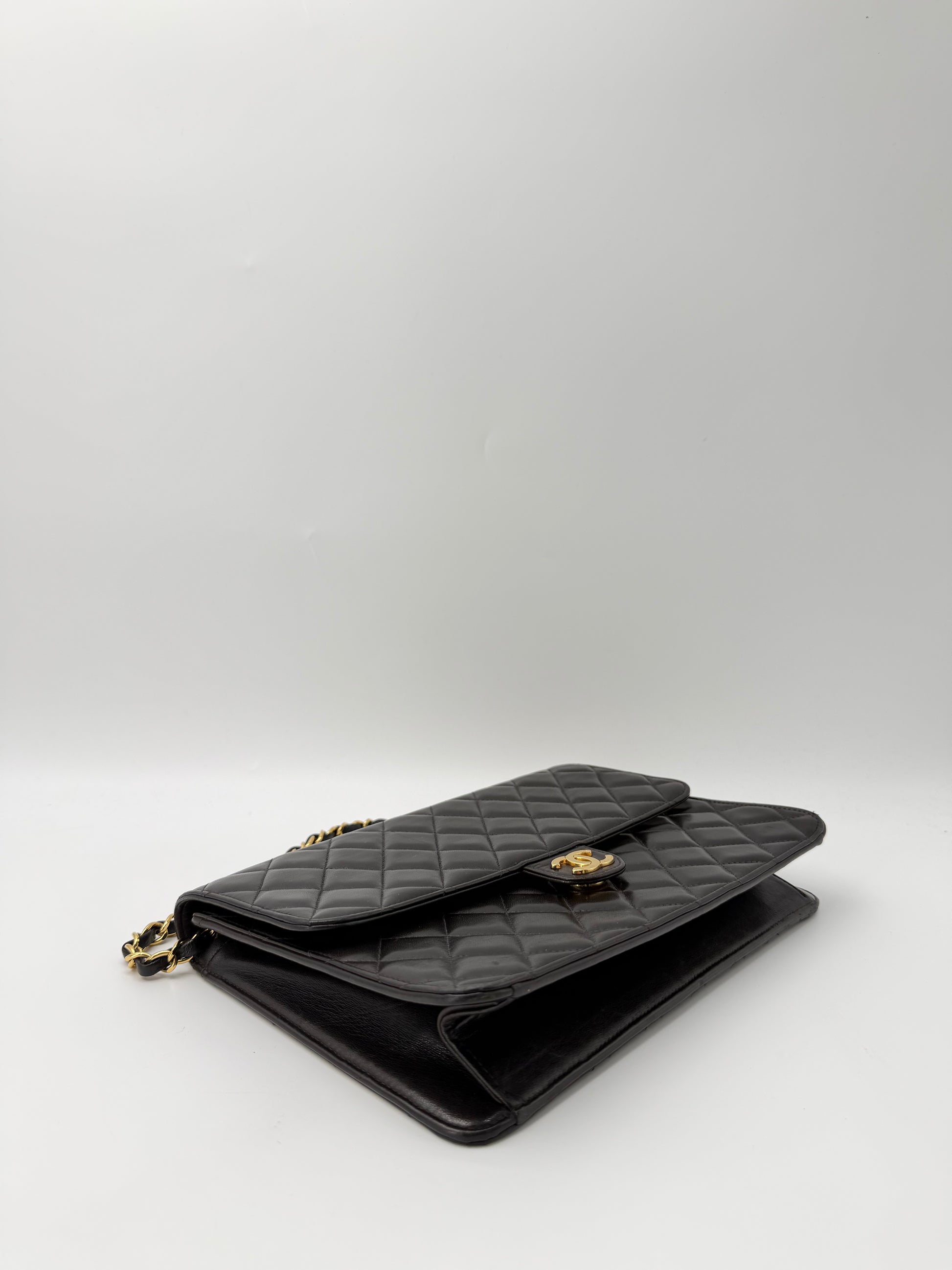 CHANEL CLASSIC FLAP