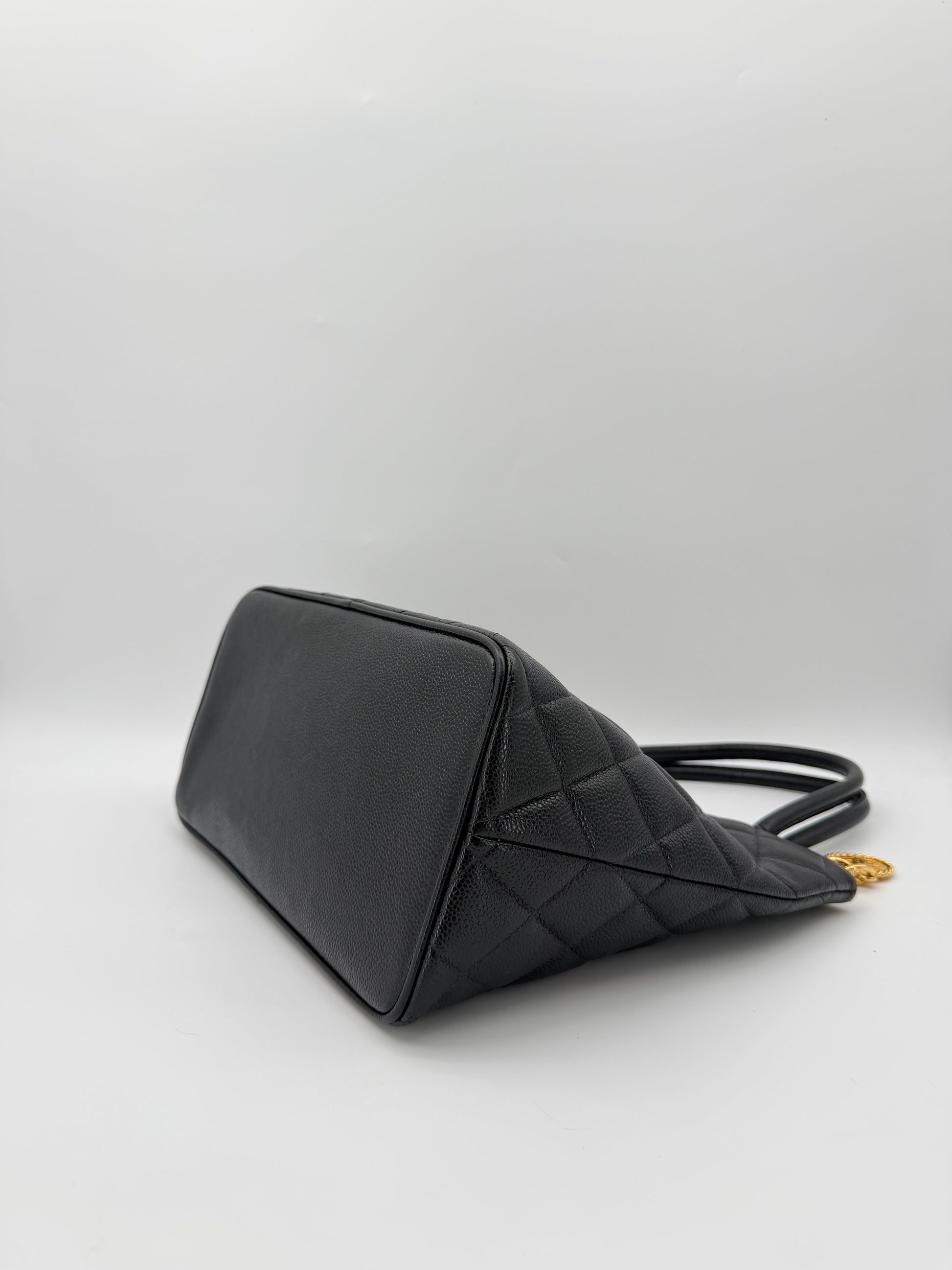 CHANEL MEDAILLON