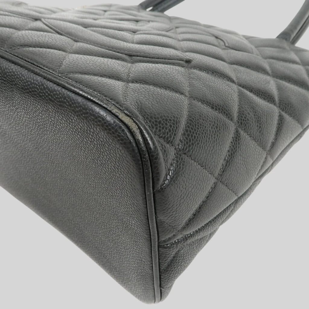 Chanel Coco Medaillon