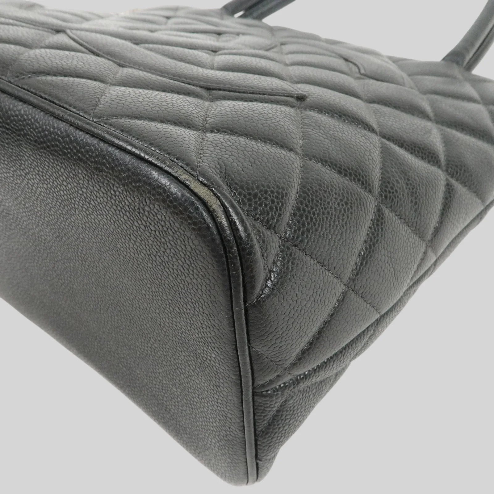 Chanel Coco Medaillon