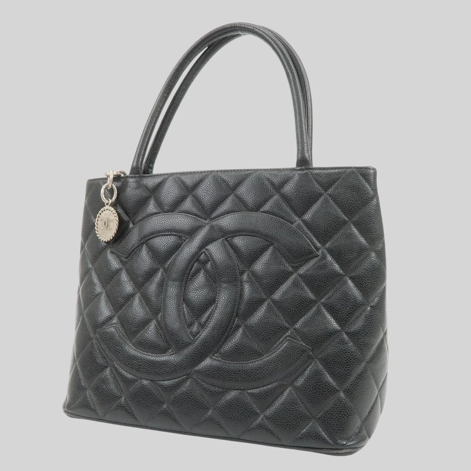 Chanel Coco Medaillon