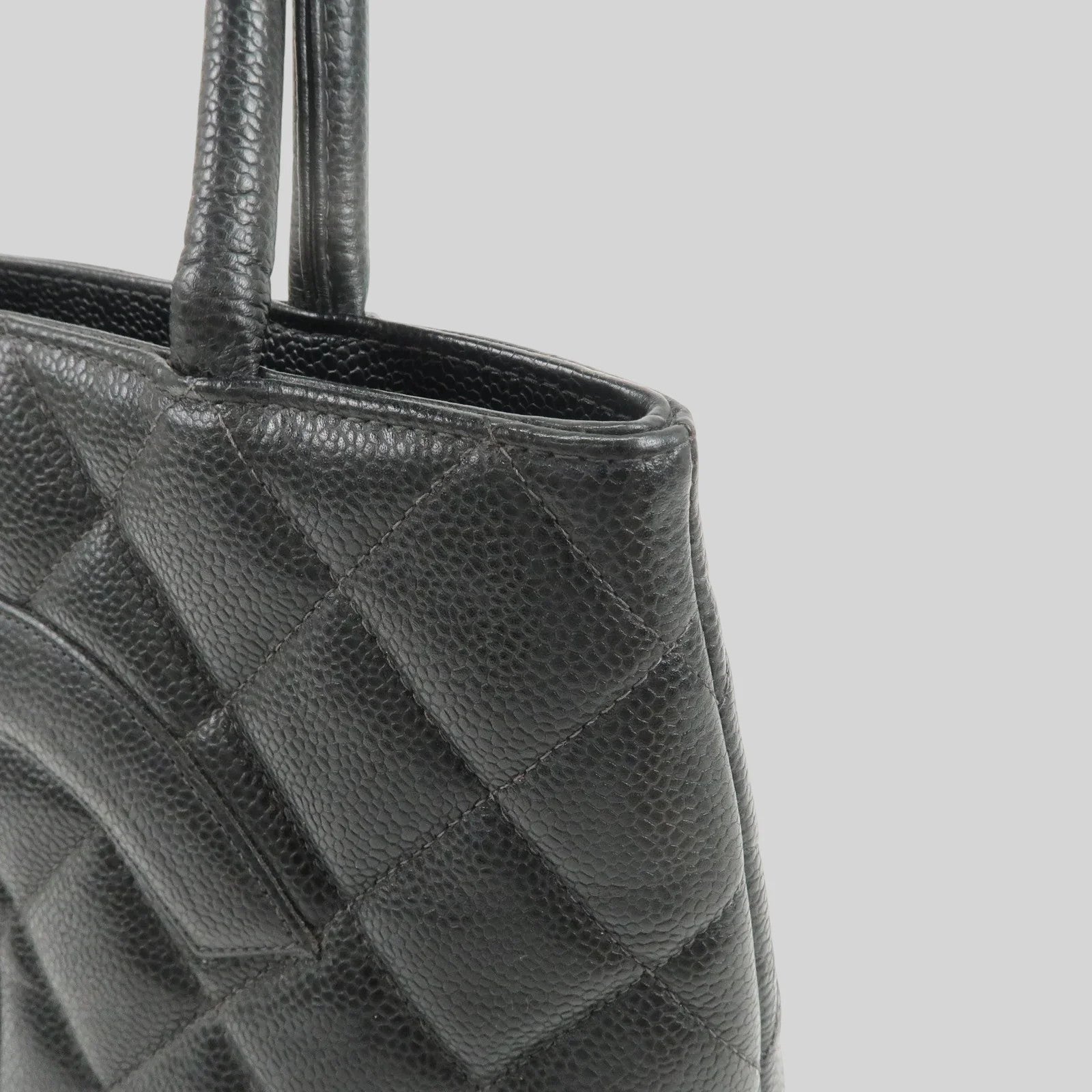 Chanel Coco Medaillon