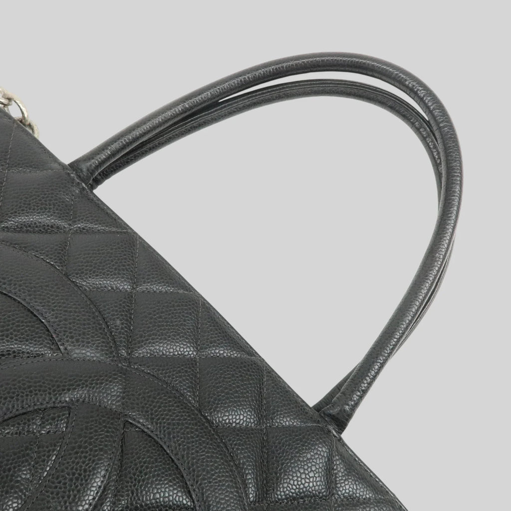 Chanel Coco Medaillon