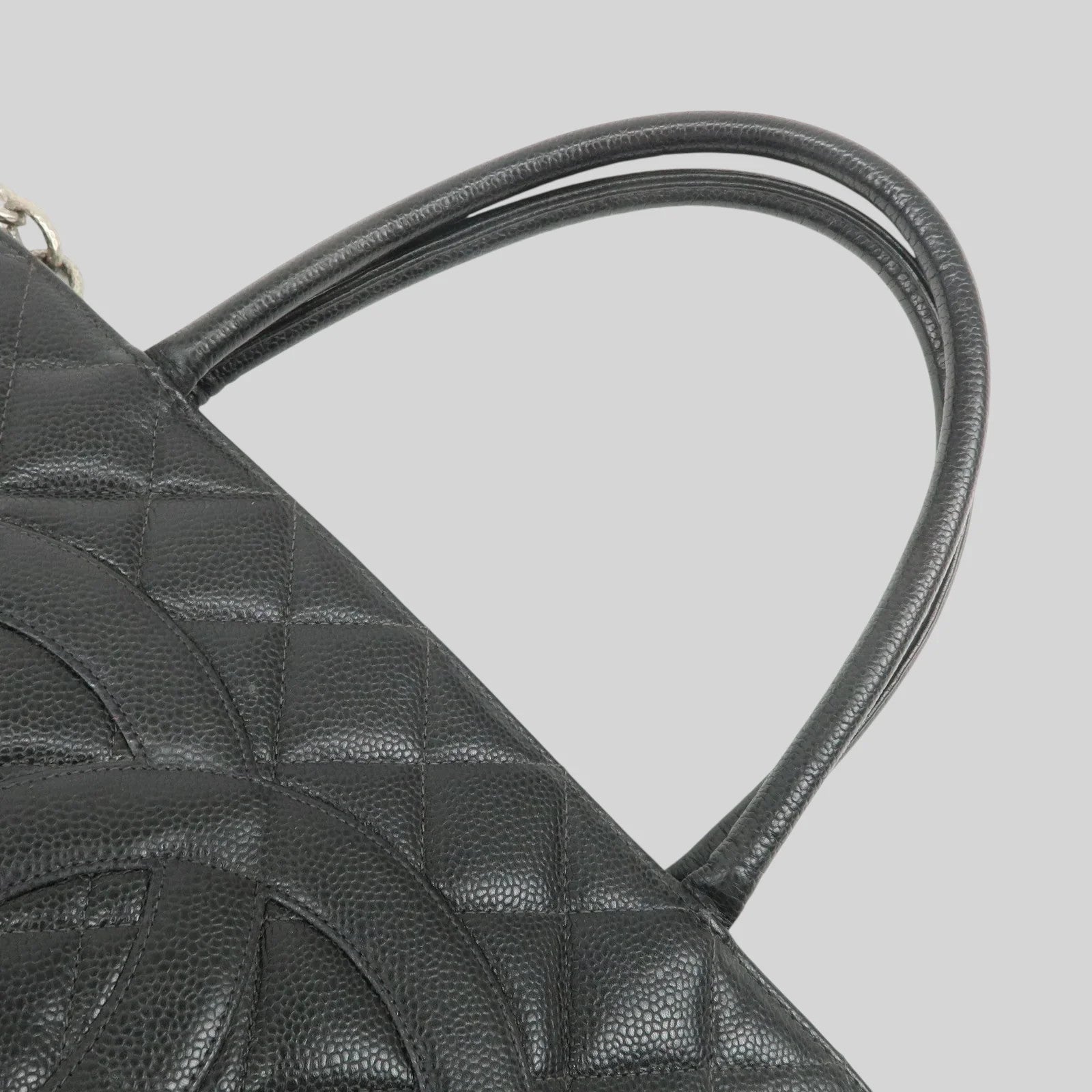 Chanel Coco Medaillon