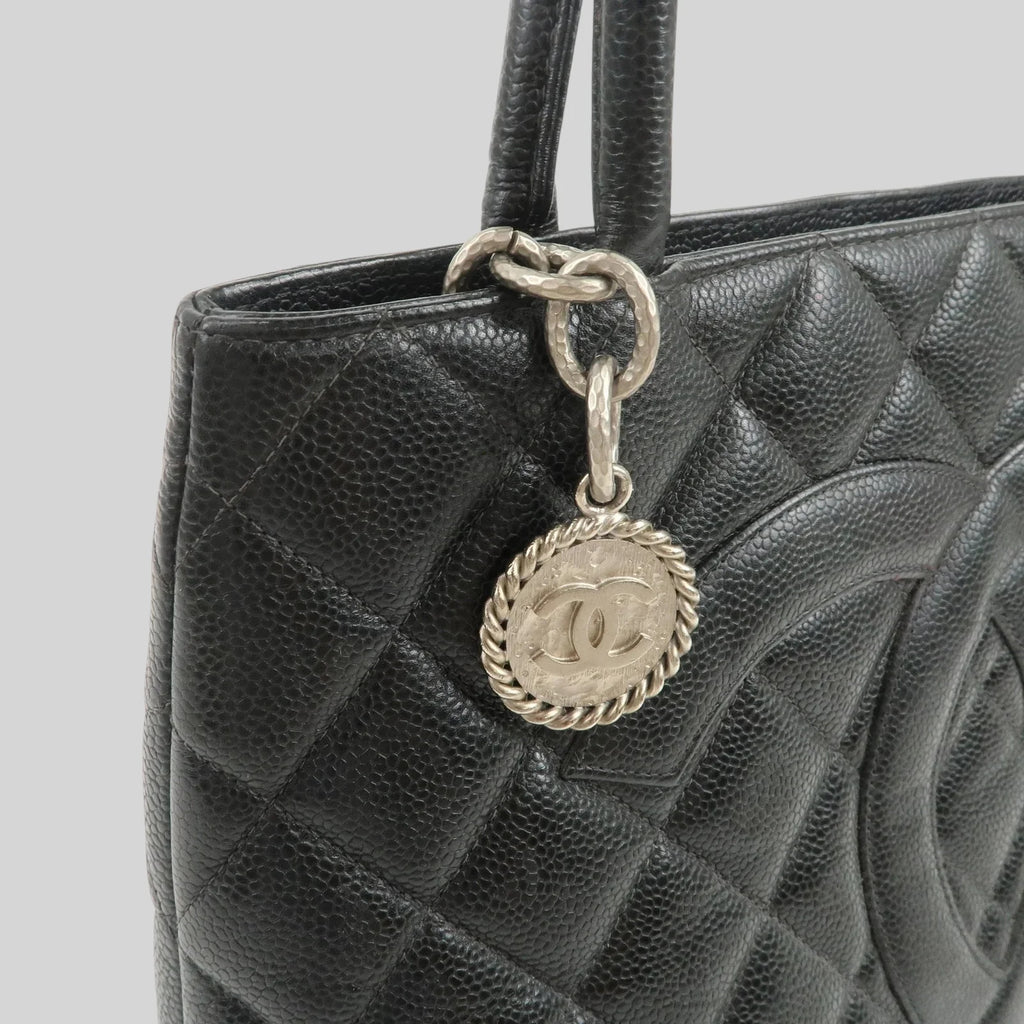 Chanel Coco Medaillon