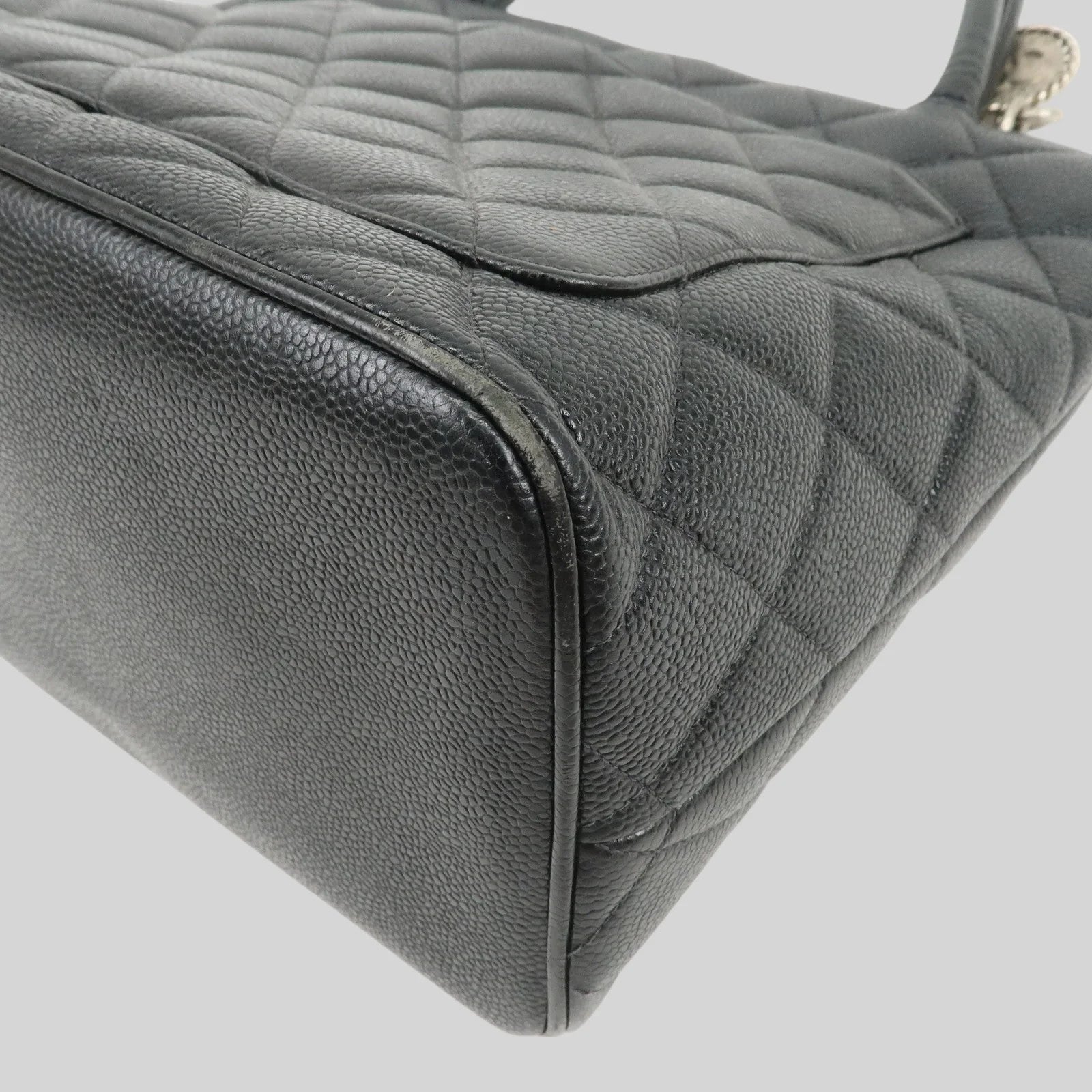 Chanel Coco Medaillon