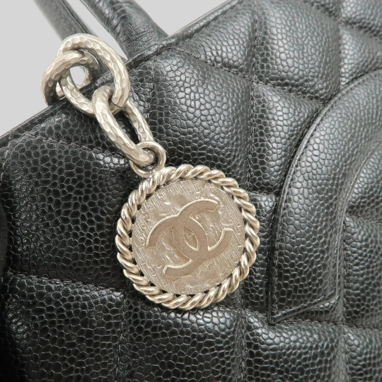 Chanel Coco Medaillon