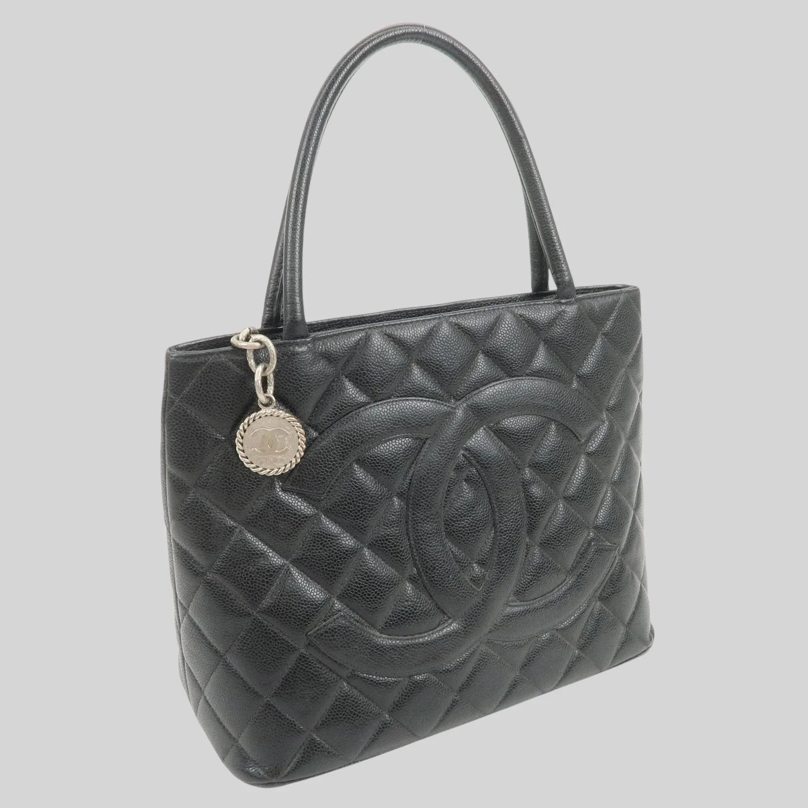 Chanel Coco Medaillon