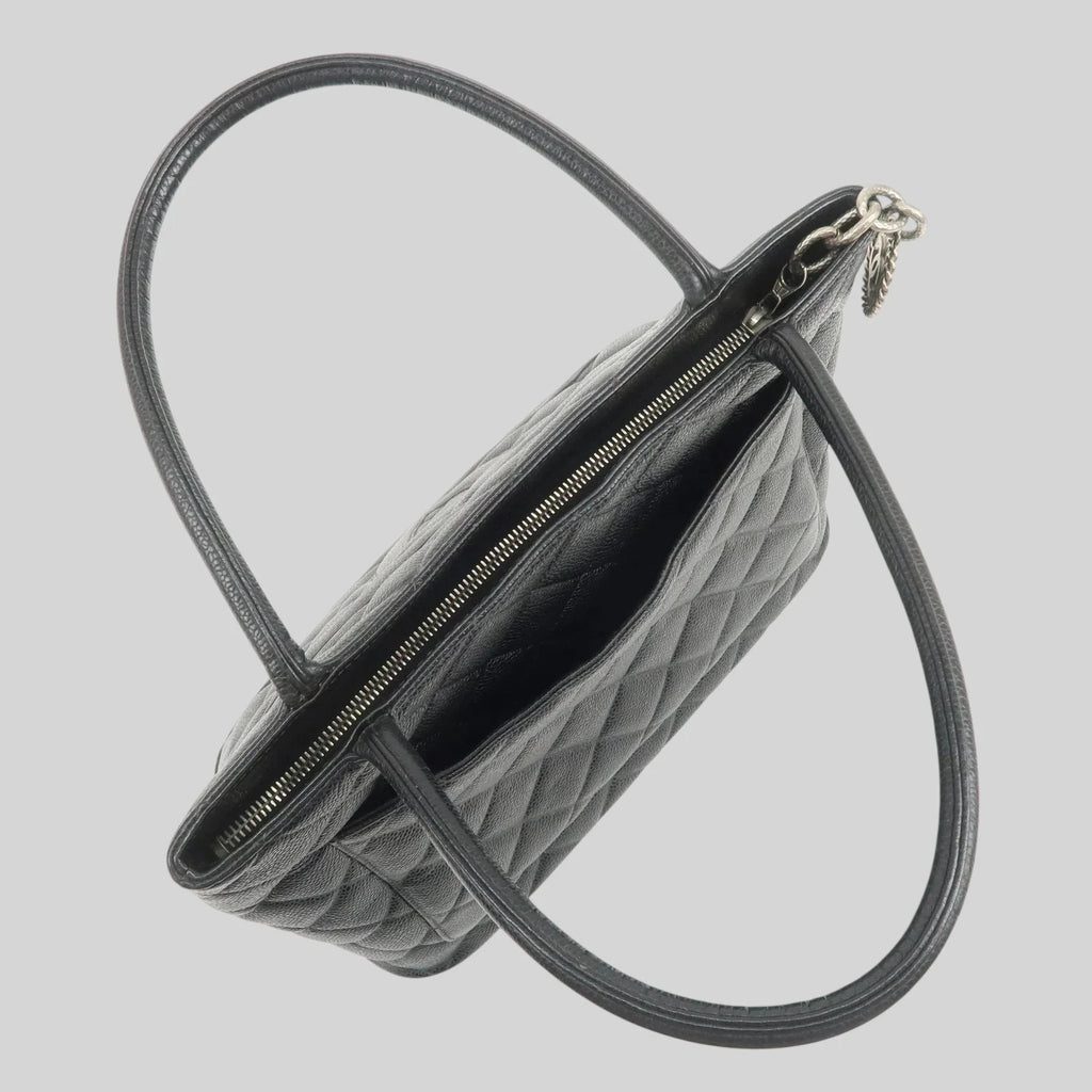 Chanel Coco Medaillon