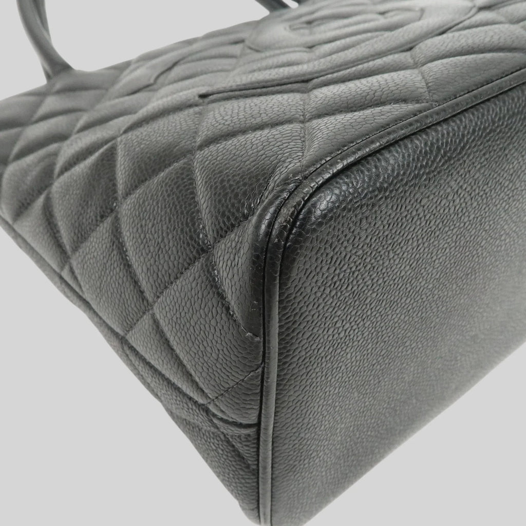 Chanel Coco Medaillon