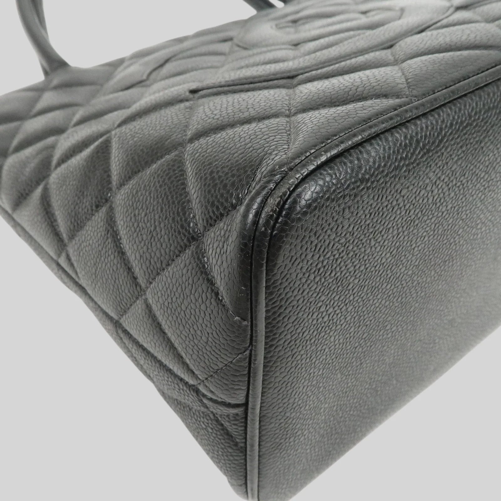 Chanel Coco Medaillon