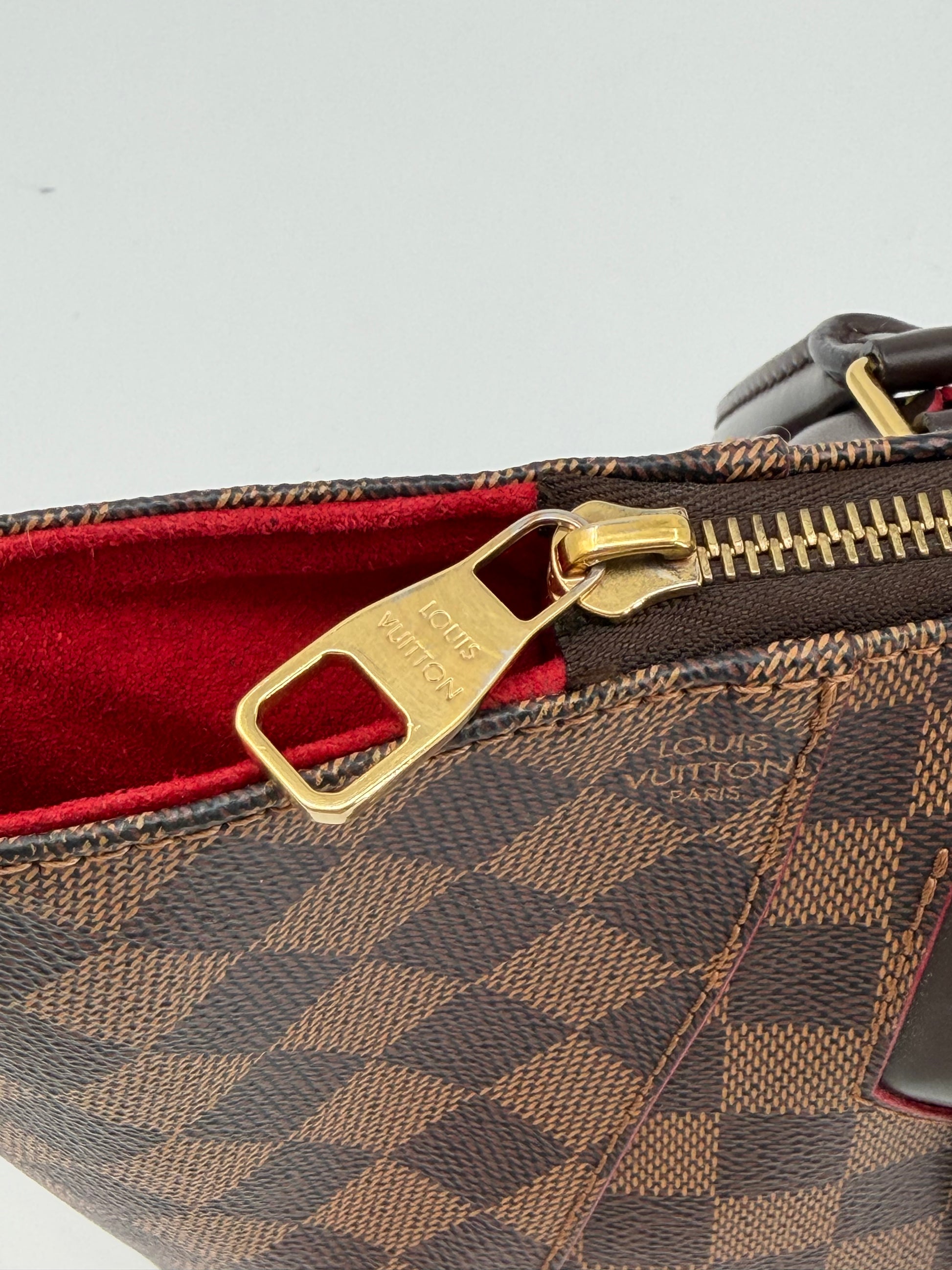 LOUIS VUITTON CAISSA