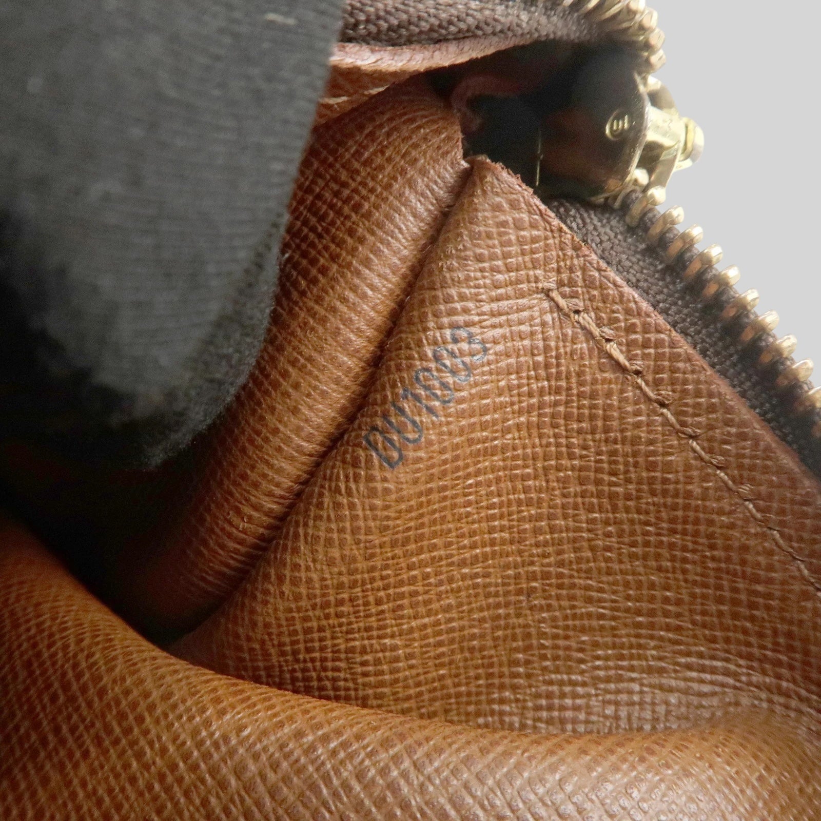 Louis Vuitton Papillon 26