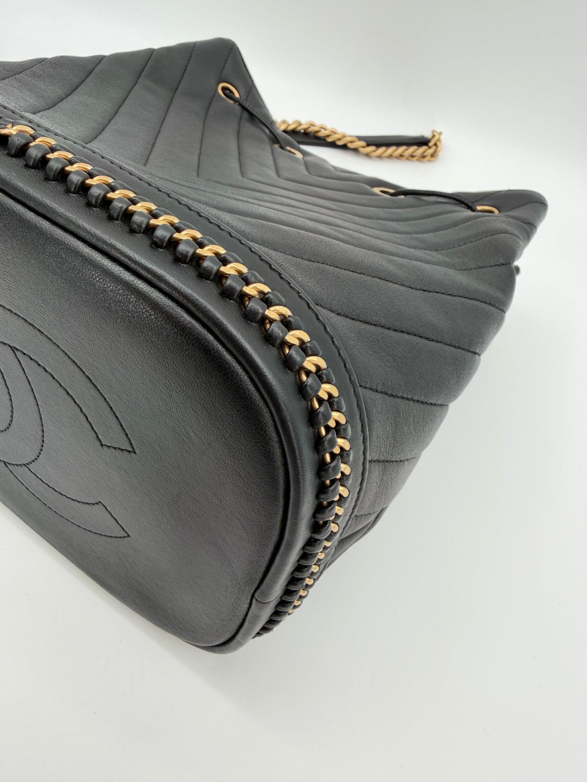CHANEL SEAU PARIS COSMOPOLITE