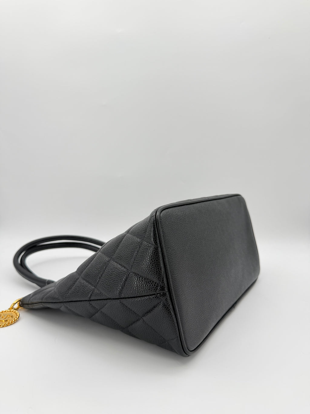 CHANEL MEDAILLON