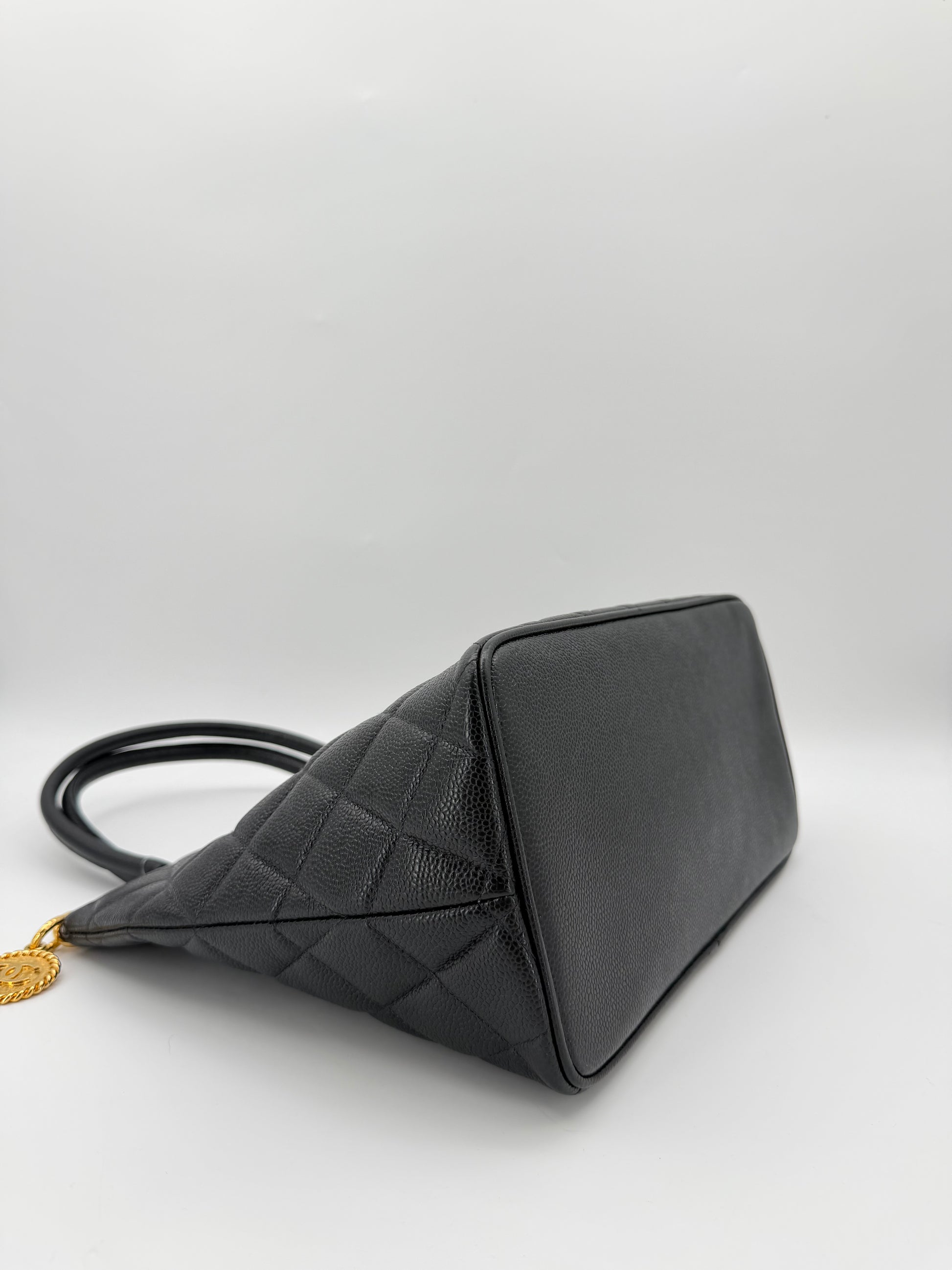 CHANEL MEDAILLON