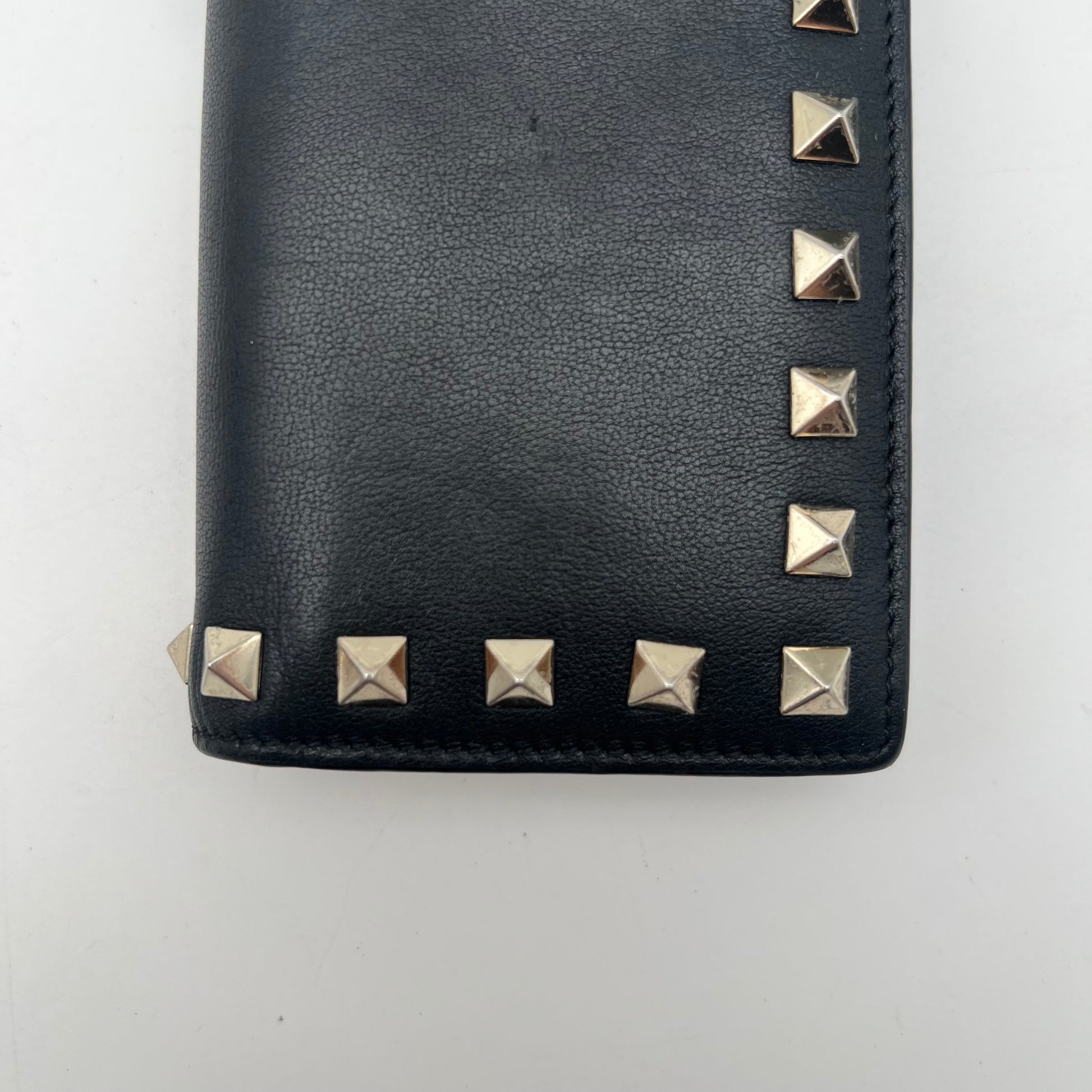 Valentino Compact