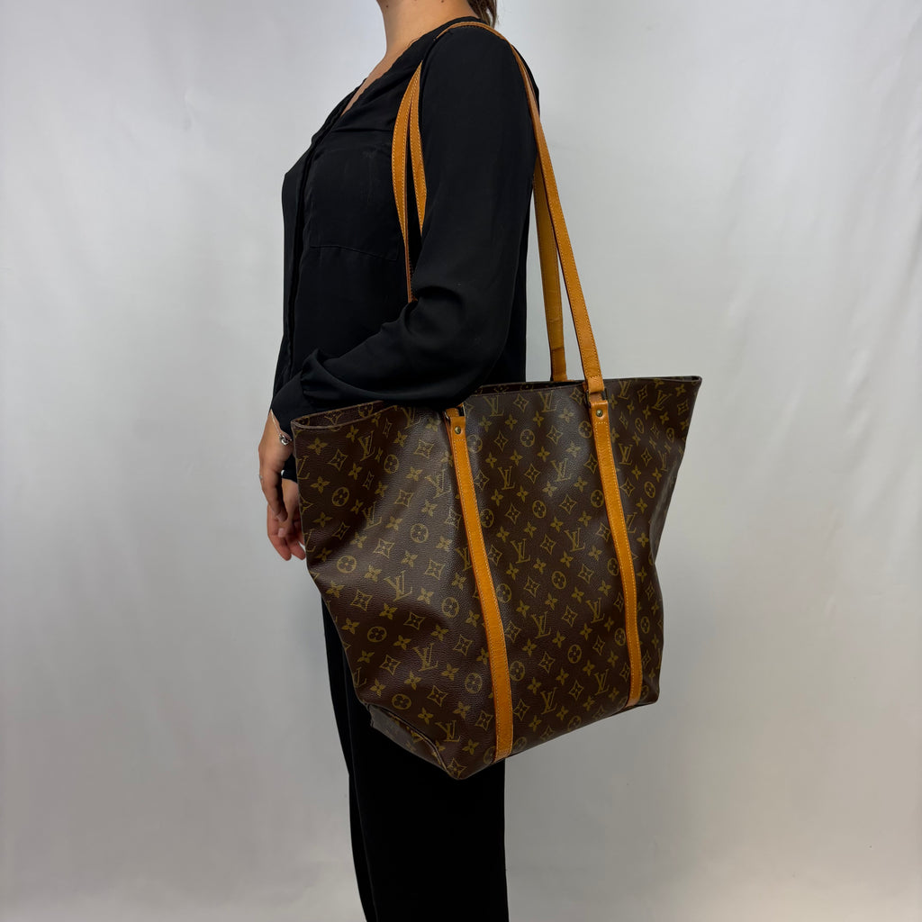 Louis Vuitton Shopping GM
