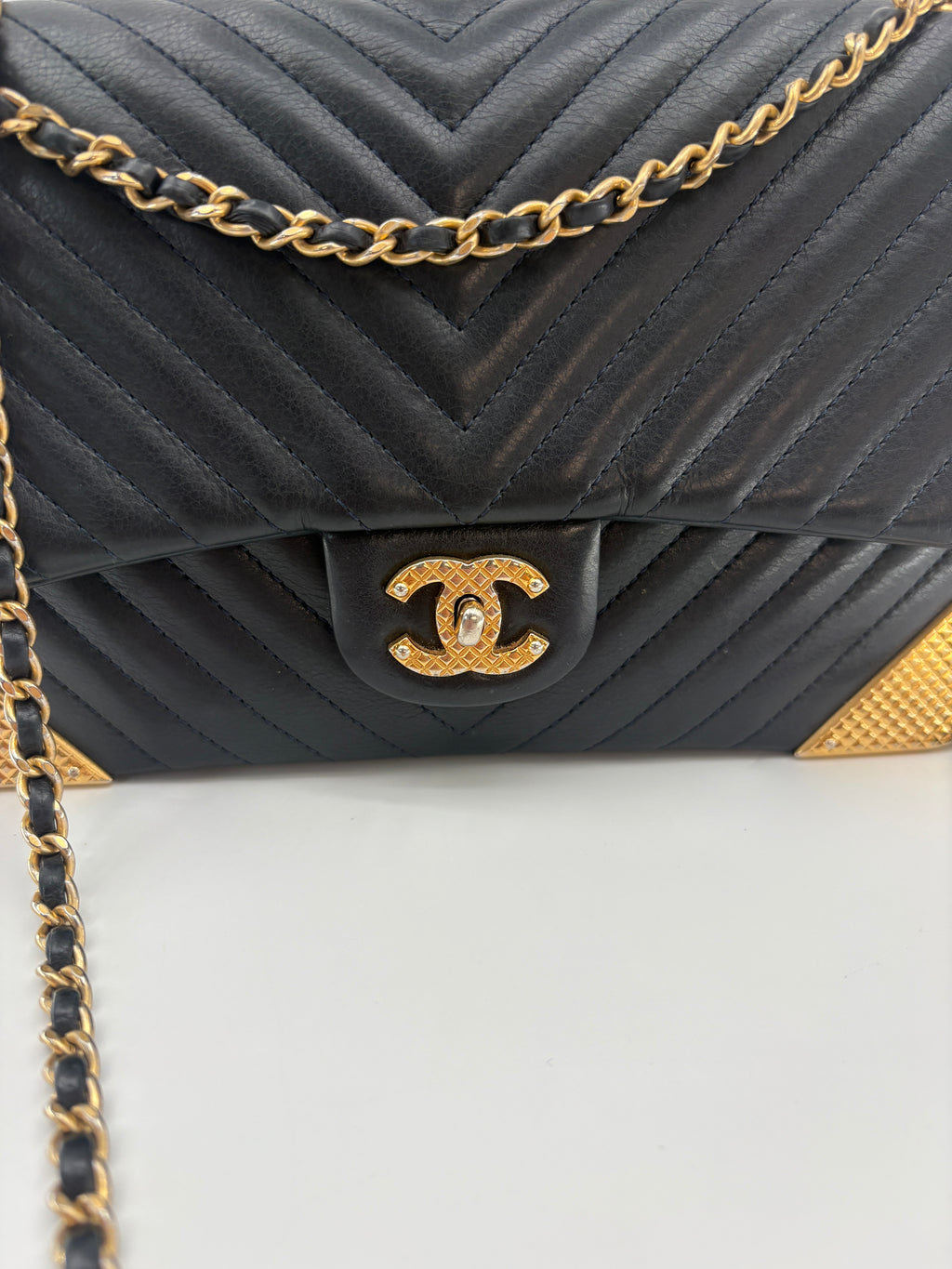 CHANEL ROCK THE CORNER FLAP