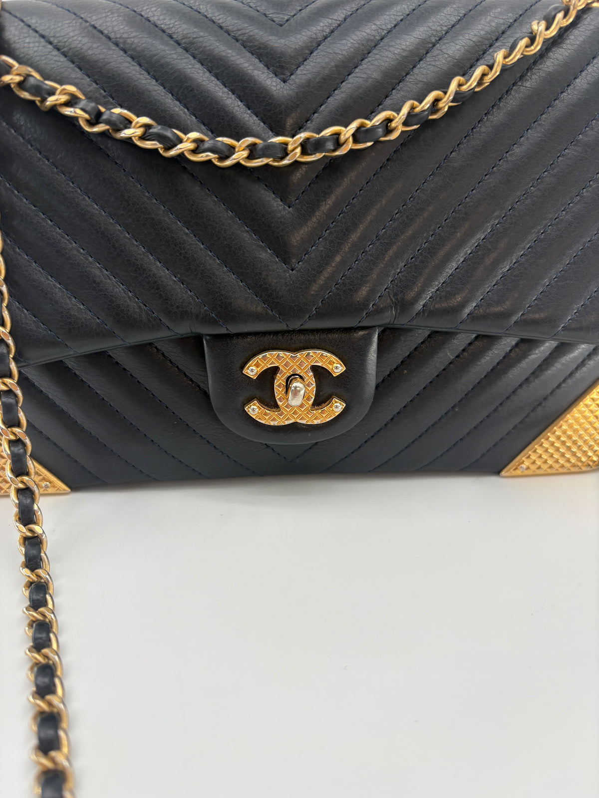CHANEL ROCK THE CORNER FLAP