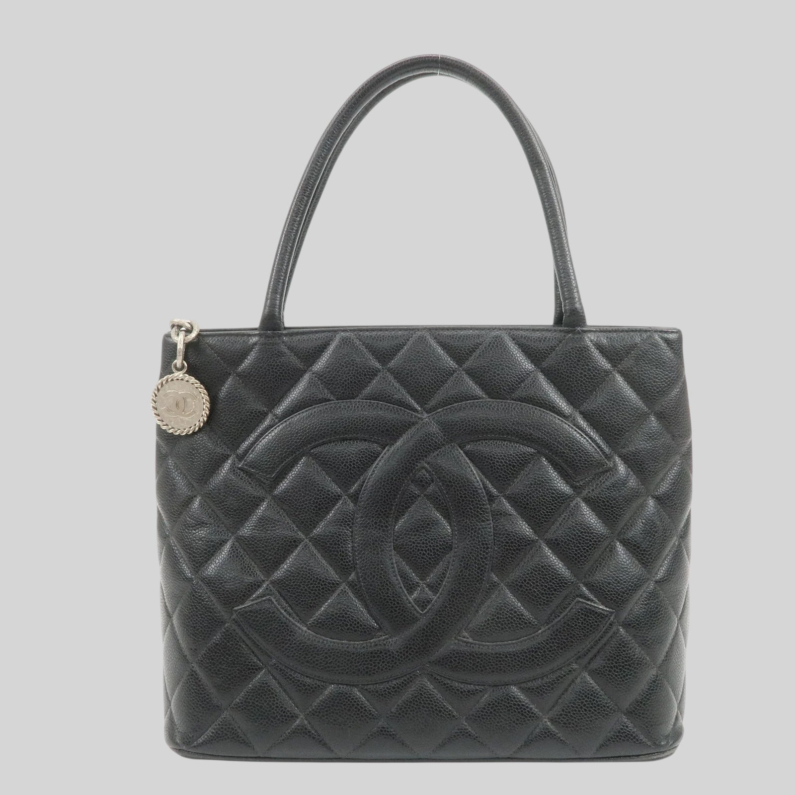 Chanel Coco Medaillon