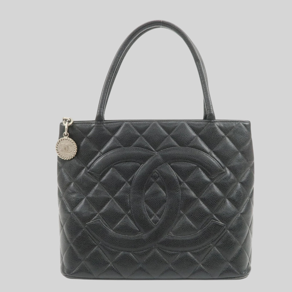 Chanel Coco Medaillon