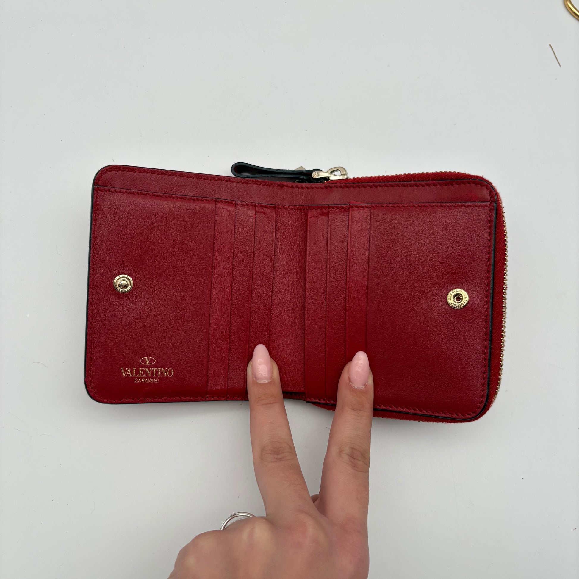 Valentino Compact