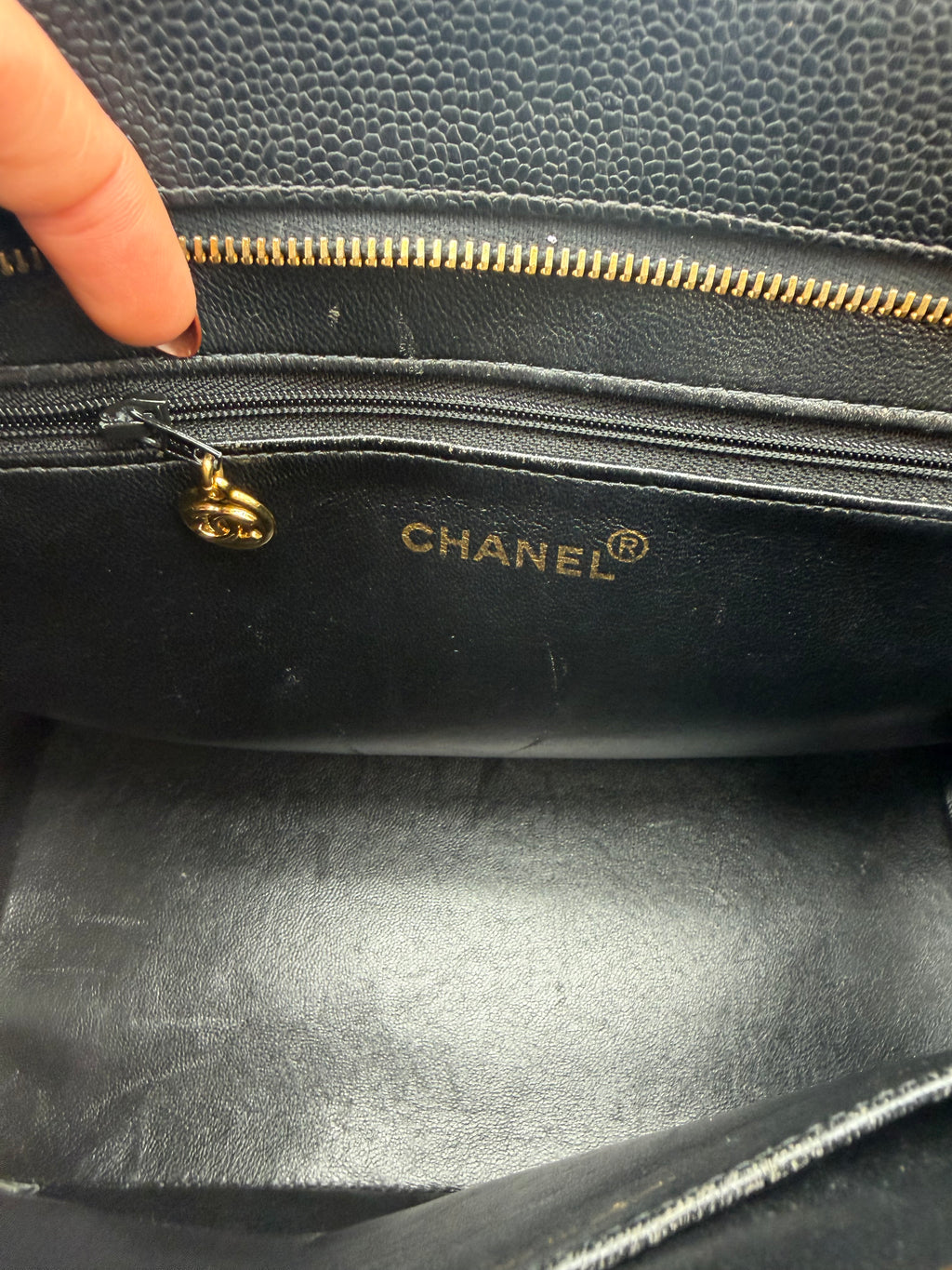 CHANEL MÉDAILLON CAVIAR SKIN