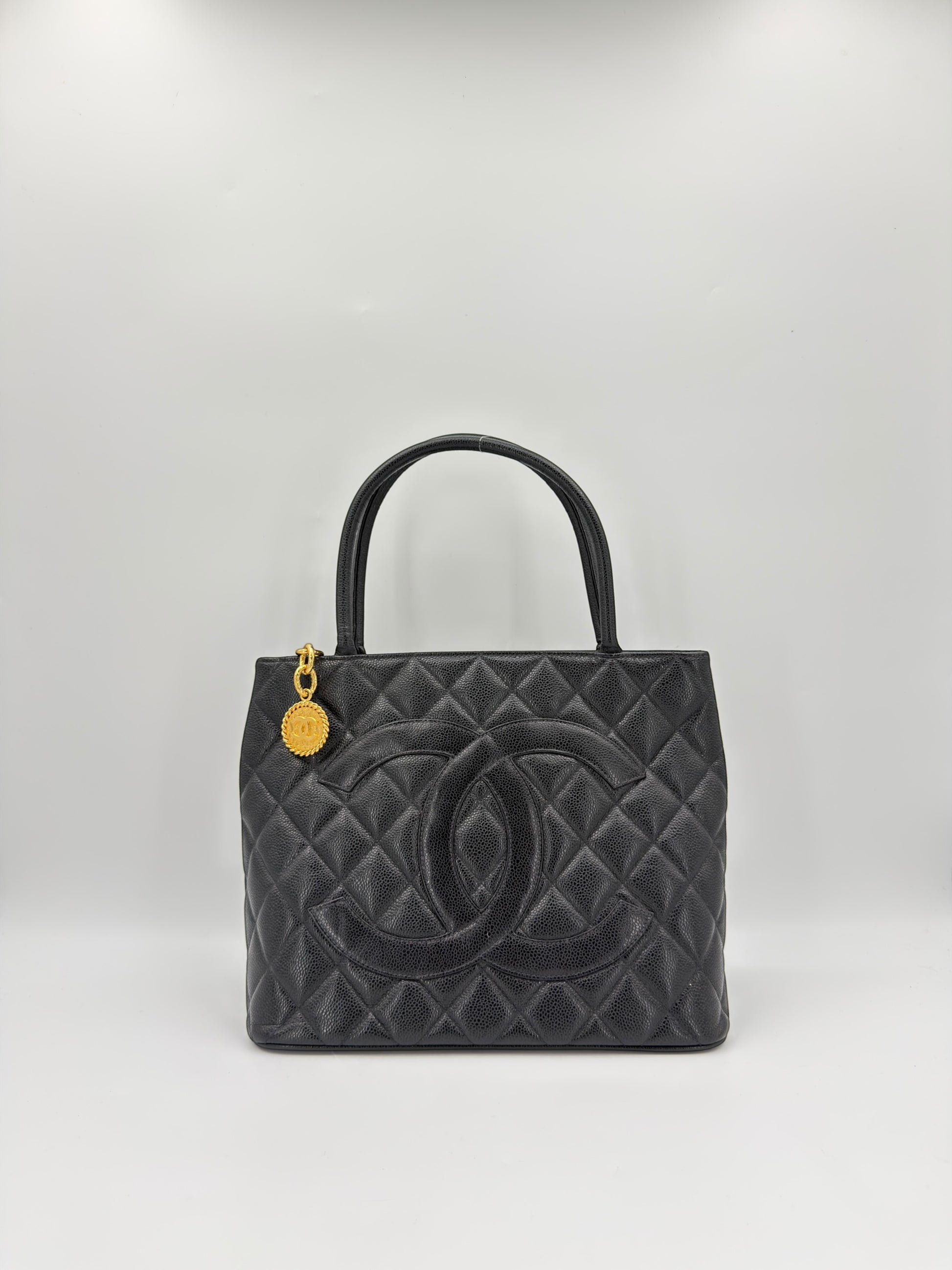 CHANEL MEDAILLON