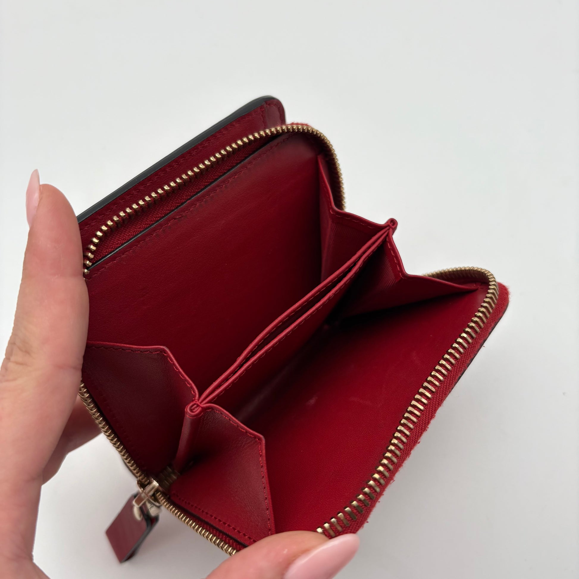 Valentino Compact