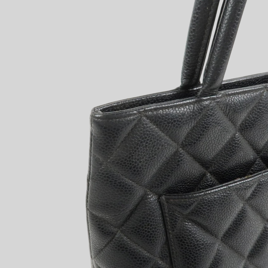 Chanel Coco Médaillon