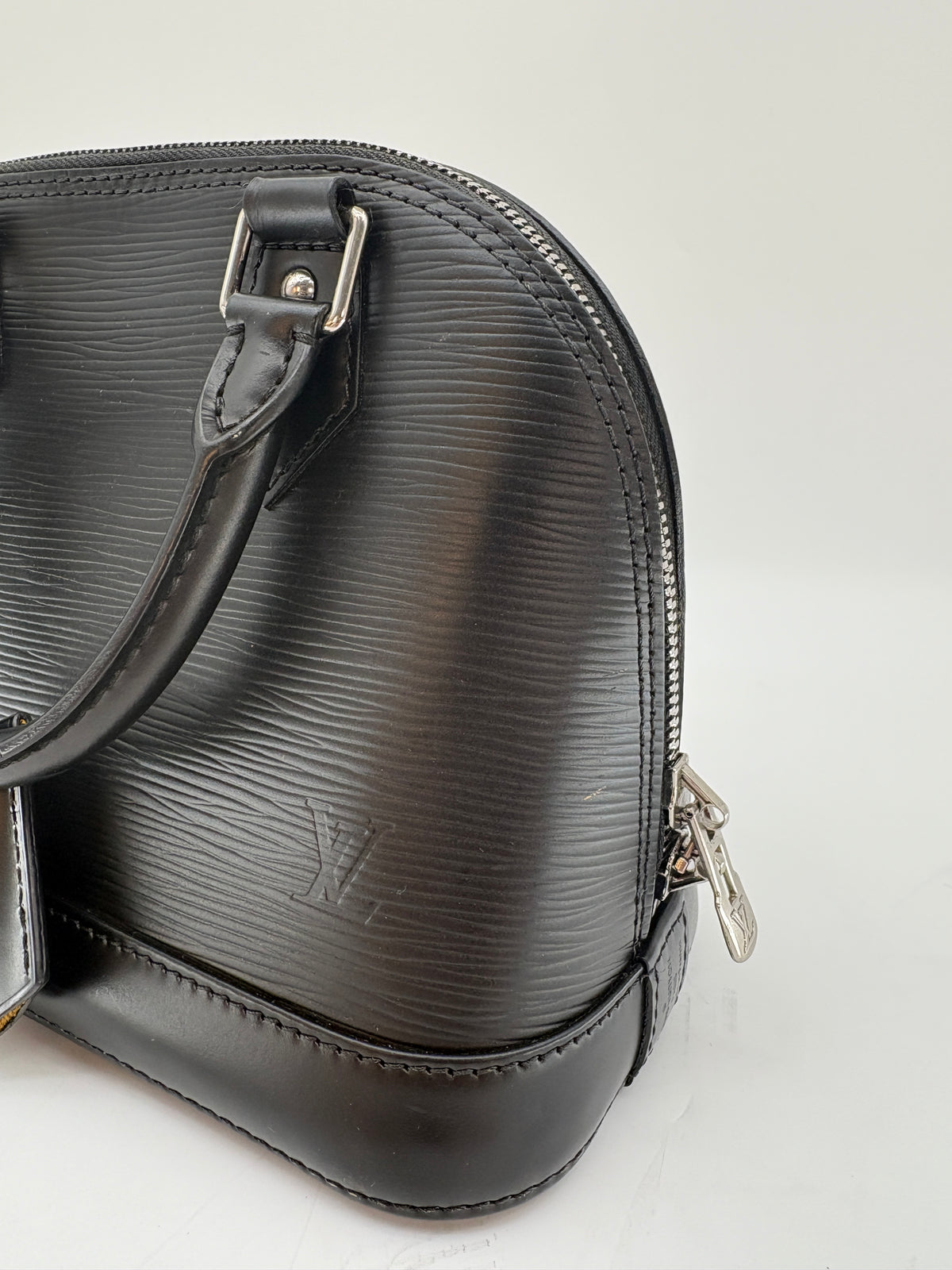 LOUIS VUITTON BB ALMA EPI
