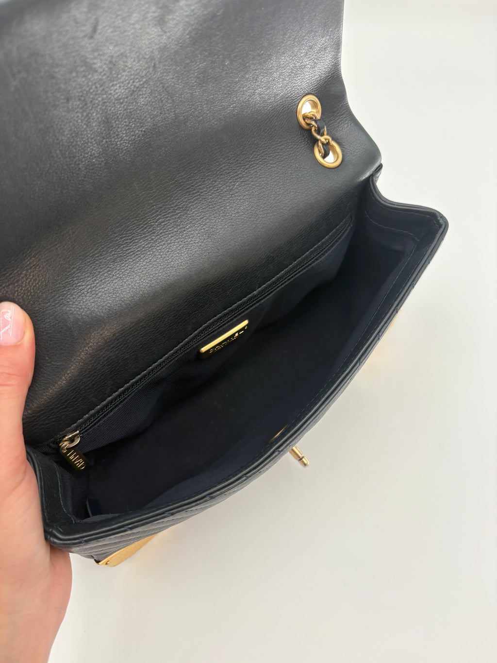 CHANEL ROCK THE CORNER FLAP