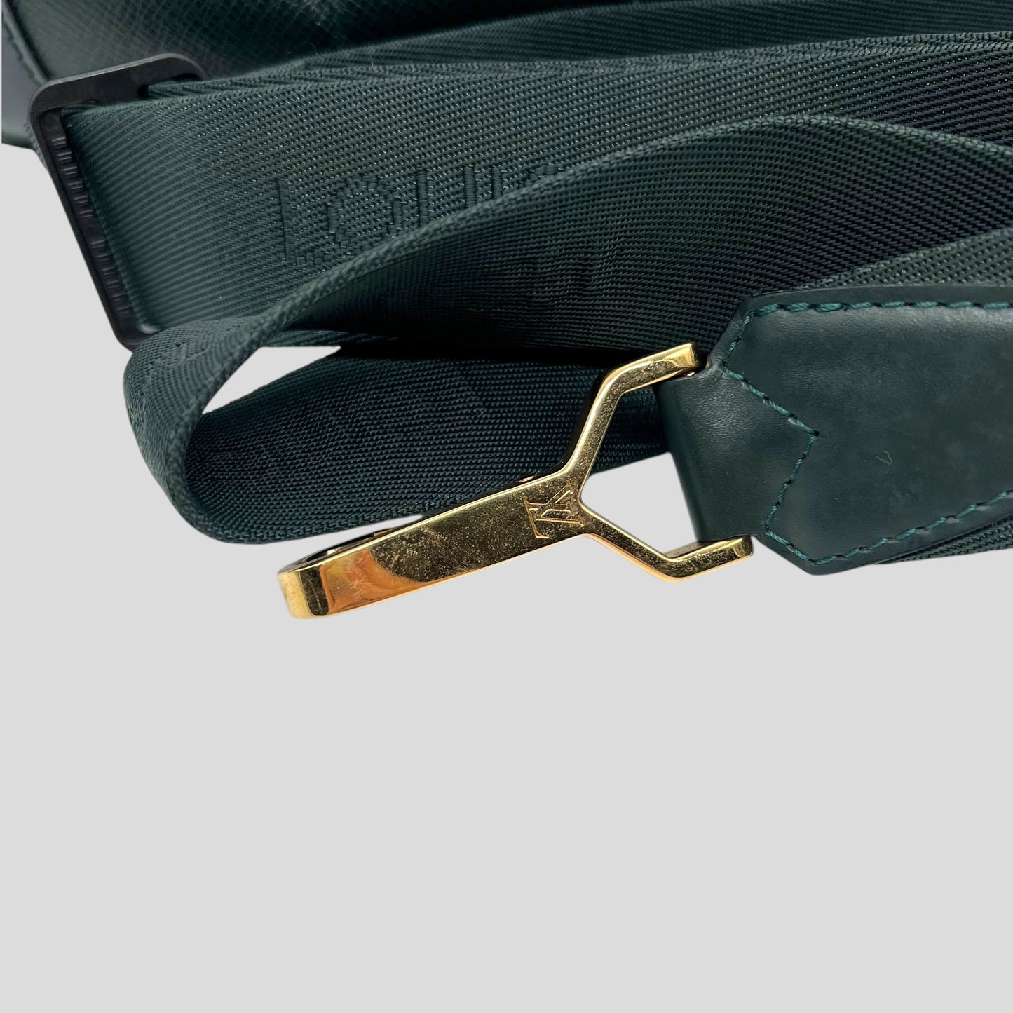 Louis Vuitton Kendall PM Taiga
