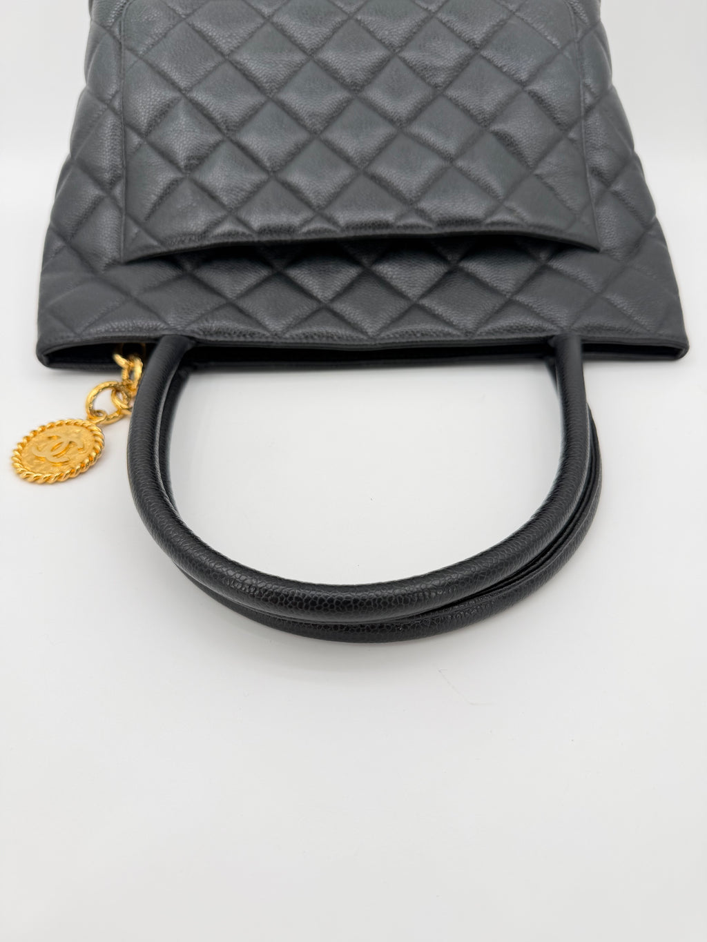 CHANEL MEDAILLON