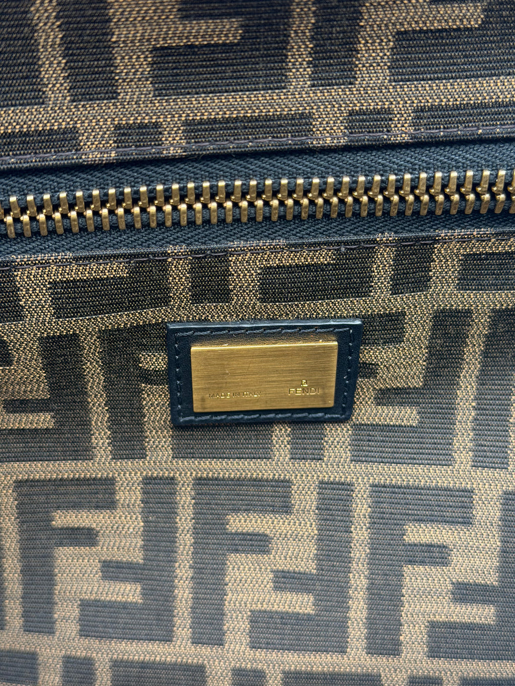 FENDI PEEKABOO L