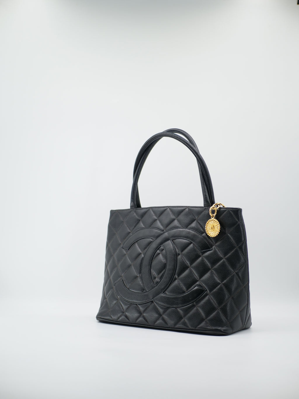 CHANEL MÉDAILLON CAVIAR SKIN